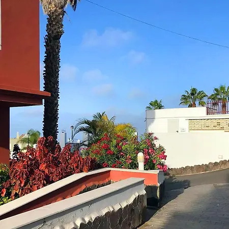 Superlative With Spectacular Ocean Views 아파트